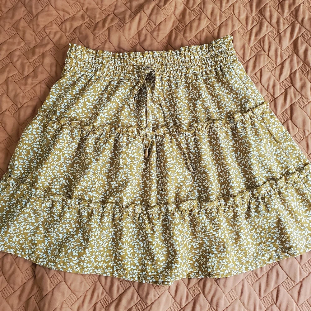 $5 CLOSET CLOSING Indigo Rising Floral Tiered Golden Brown Skirt Small - Picture 1 of 5